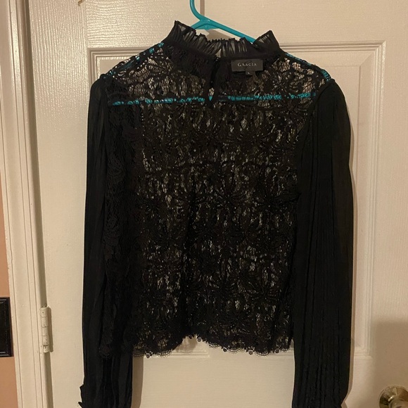 Gracia Black Embellished Cropped Blouse - Picture 4 of 5